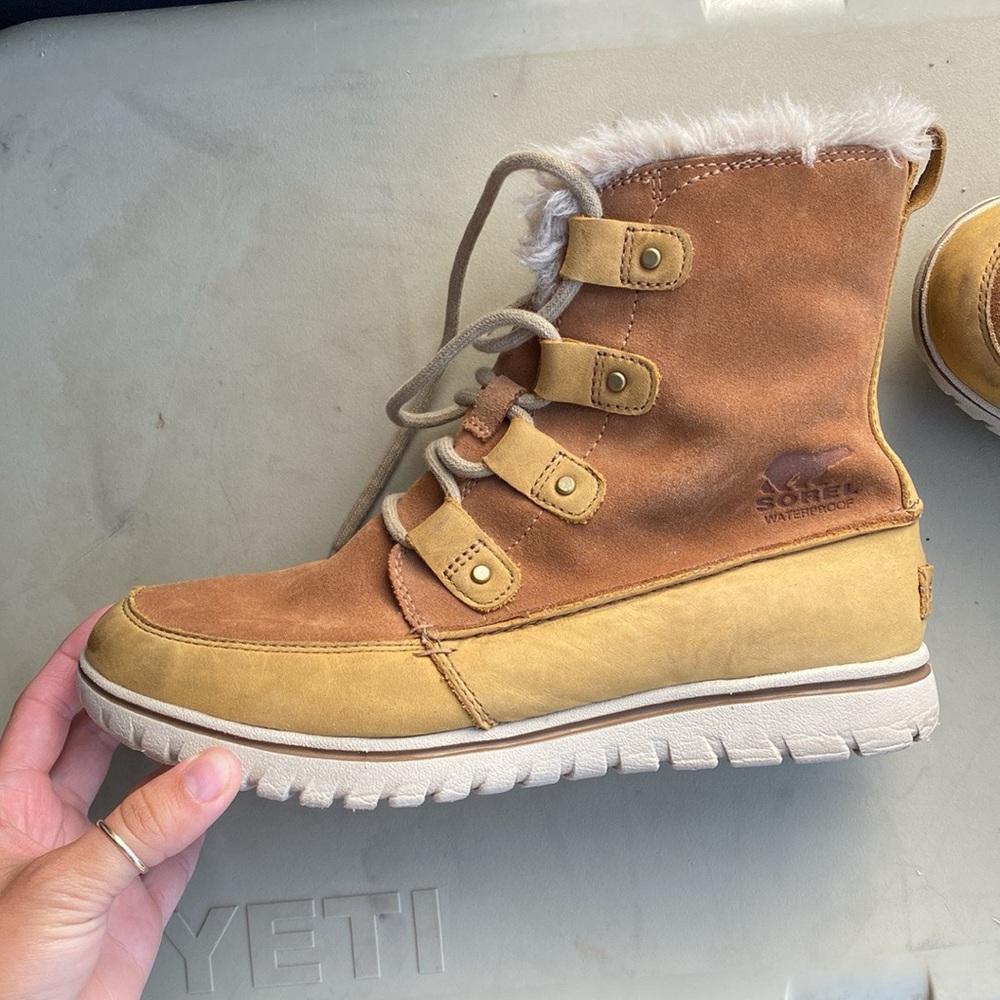 Ladies Sorel boots size 8